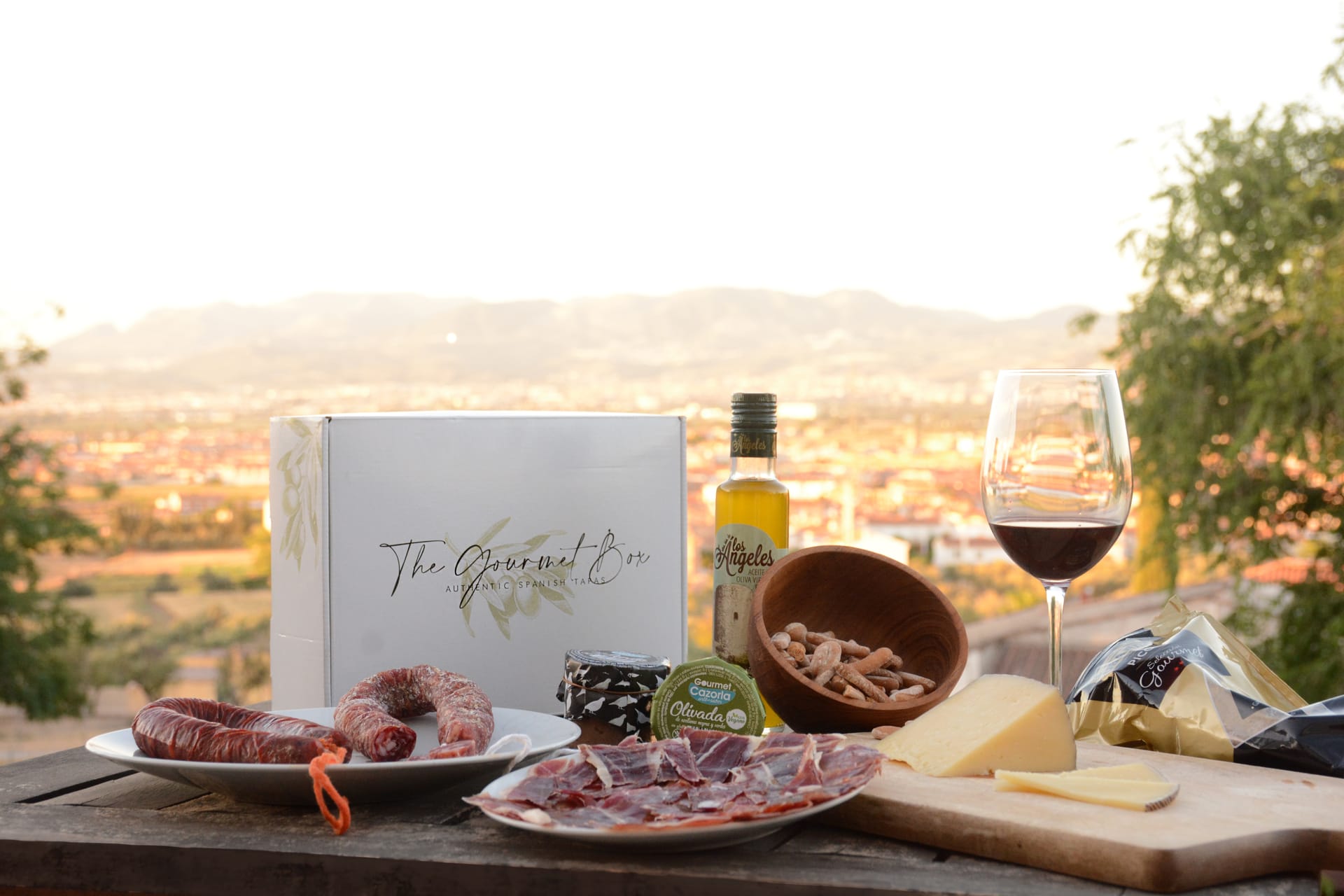 Caja gourmet Premium con jamón ibérico, queso y aceite